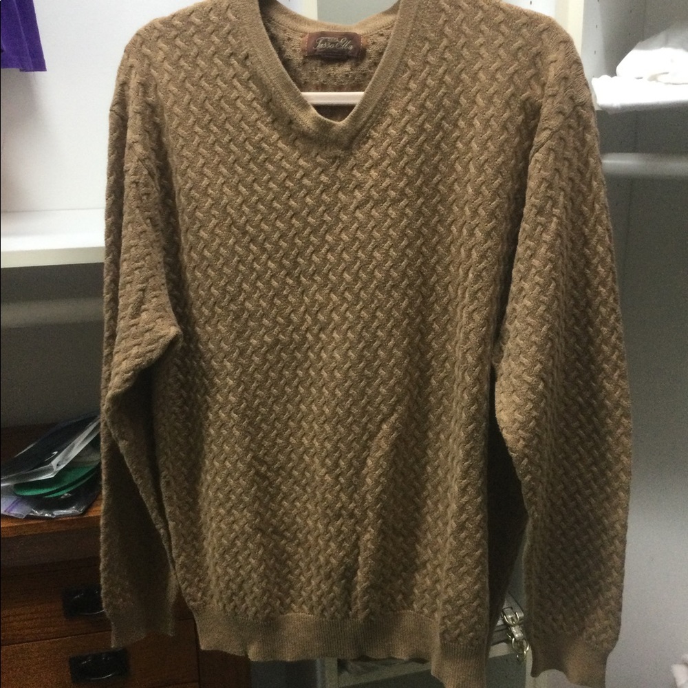 Men’s pullover sweater size Medium